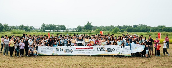 一起來割稻打穀！　中山大學偕雷科實踐農業永續1